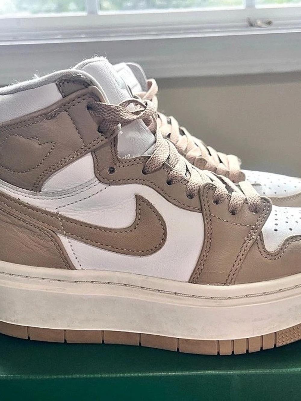 Nike Air Jordan 1 Retro High OG High Top Sneakers in White & Brown US 5.5